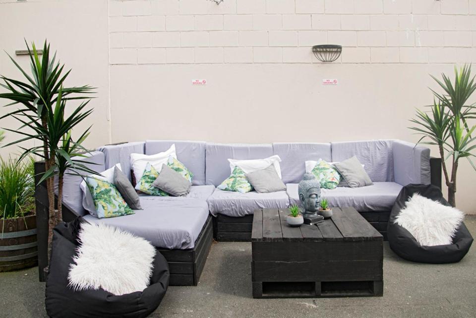 Bridge Backpackers Hostel Νέλσον Εξωτερικό φωτογραφία Outdoor furniture