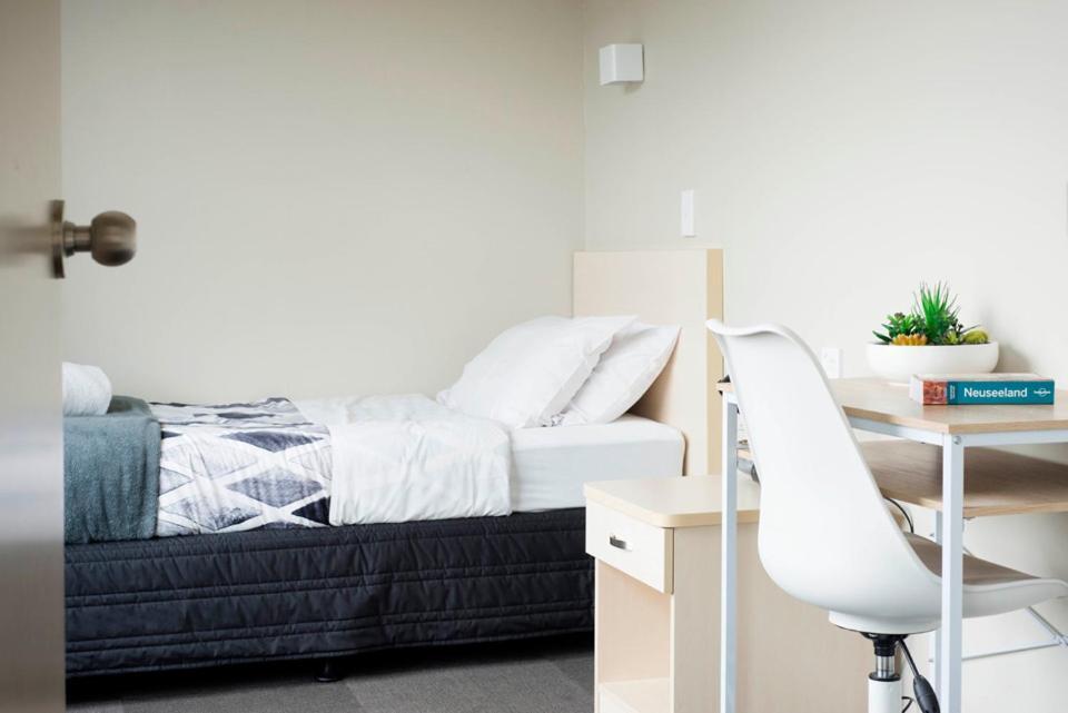 Bridge Backpackers Hostel Νέλσον Εξωτερικό φωτογραφία A typical studio apartment at the University of Canterbury