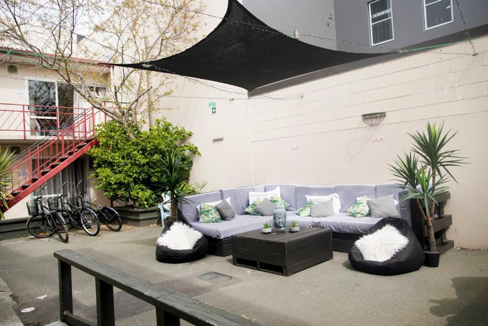 Bridge Backpackers Hostel Νέλσον Εξωτερικό φωτογραφία Shade sail
