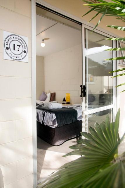 Bridge Backpackers Hostel Νέλσον Εξωτερικό φωτογραφία A room at the hotel