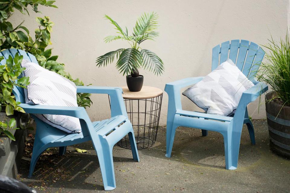 Bridge Backpackers Hostel Νέλσον Εξωτερικό φωτογραφία Adirondack chair