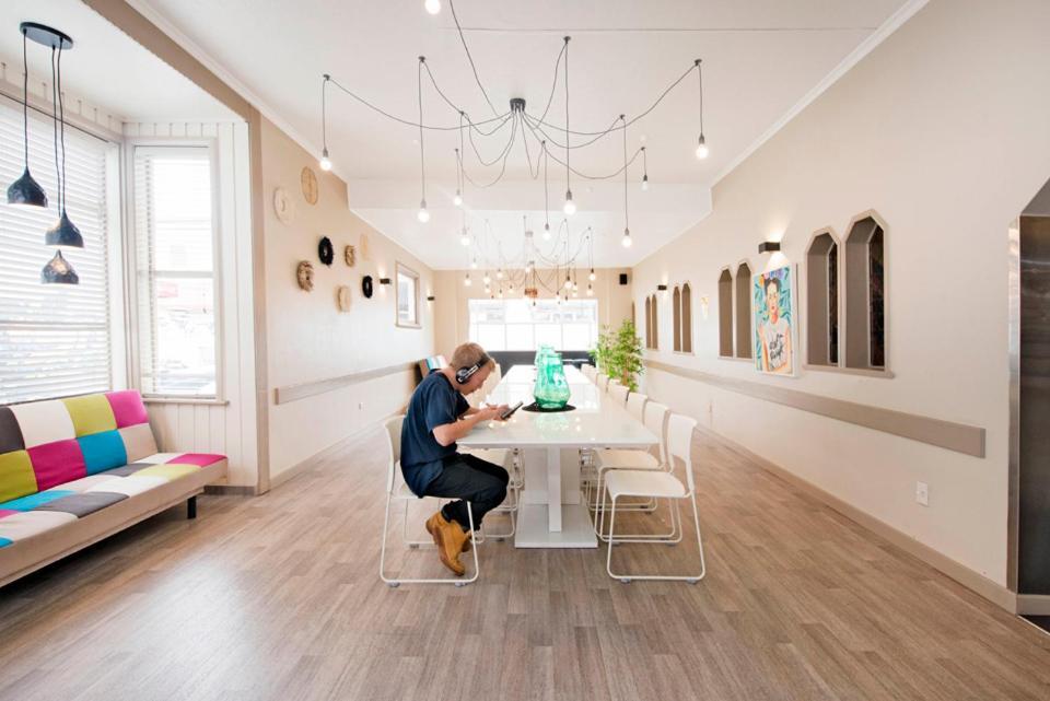 Bridge Backpackers Hostel Νέλσον Εξωτερικό φωτογραφία The interior of the new building