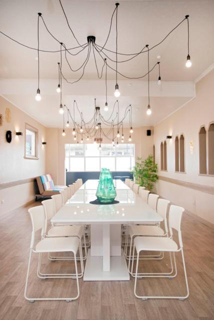 Bridge Backpackers Hostel Νέλσον Εξωτερικό φωτογραφία The 1st floor of the library