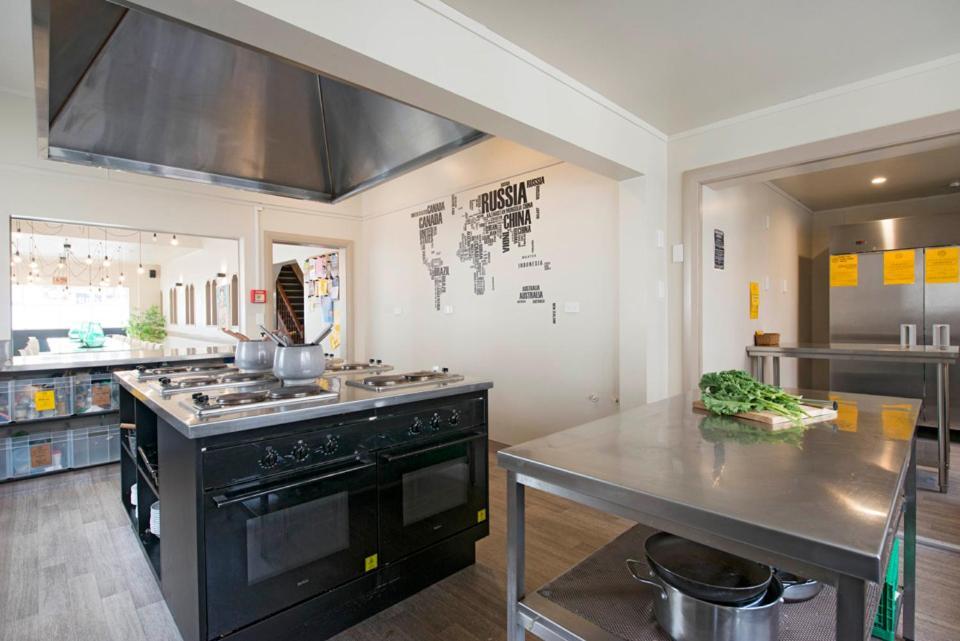 Bridge Backpackers Hostel Νέλσον Εξωτερικό φωτογραφία The kitchen at the International Culinary Center