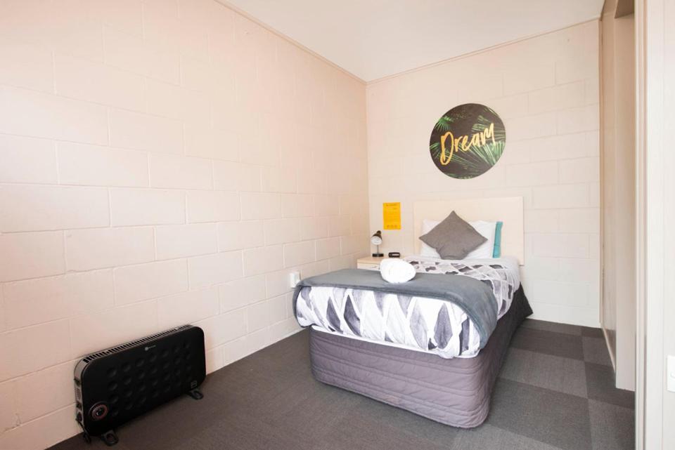 Bridge Backpackers Hostel Νέλσον Εξωτερικό φωτογραφία A room at the hotel