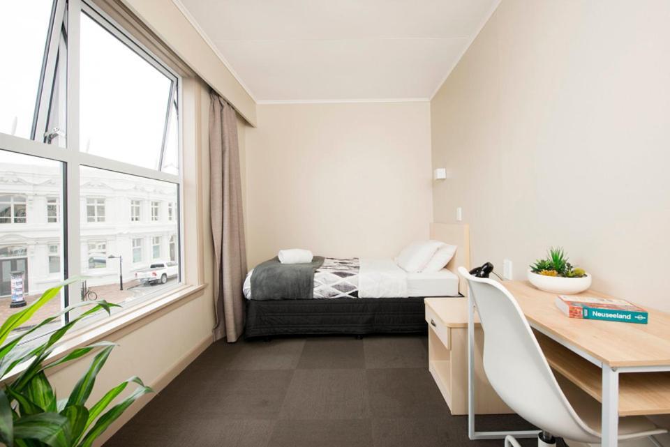 Bridge Backpackers Hostel Νέλσον Εξωτερικό φωτογραφία A typical single room at the University of Adelaide's Union Hall