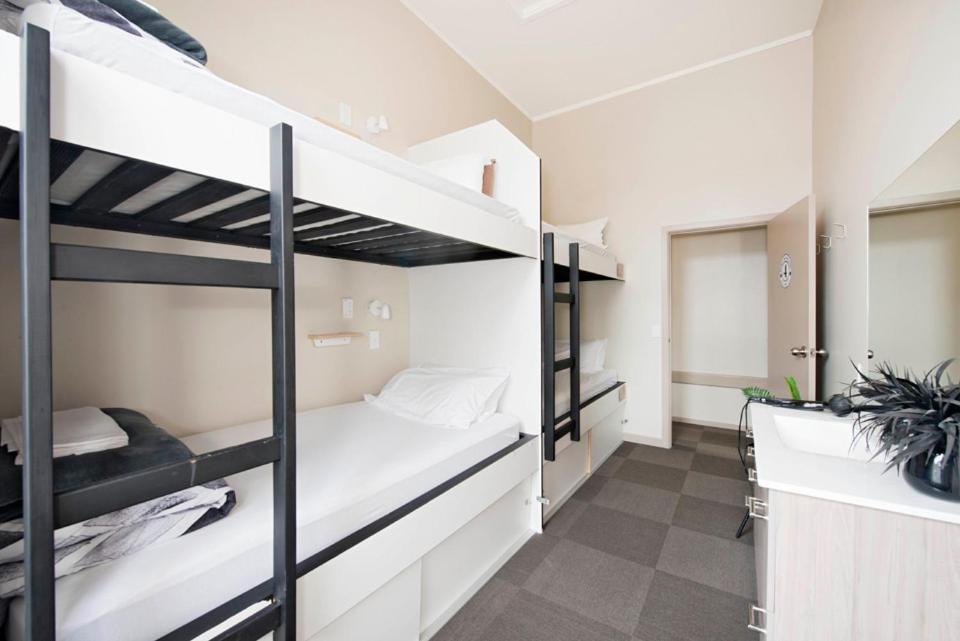 Bridge Backpackers Hostel Νέλσον Εξωτερικό φωτογραφία A typical room at the hotel